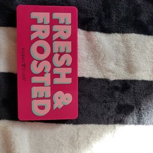 Fresh and Frosted Highlighter Palette by Tarte